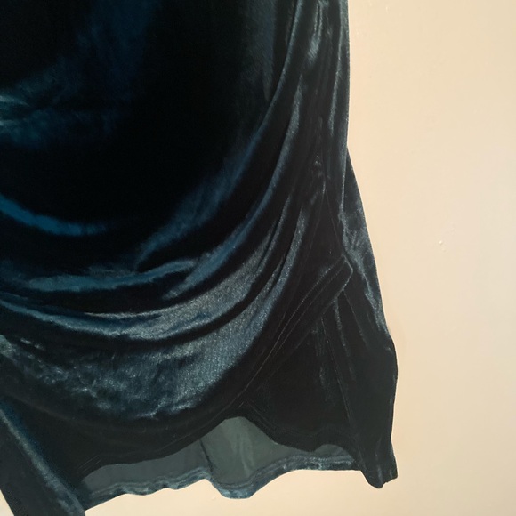 Belle Poque: Elegant Retro:Velvet Wiggle Dress - Picture 5 of 6